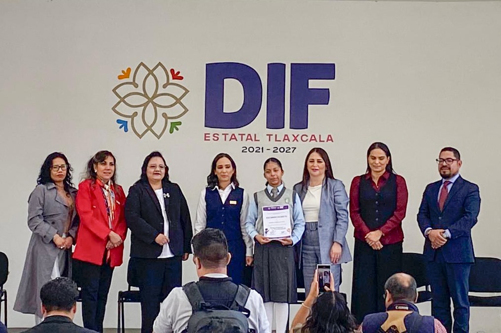 Orgullo huamantleco: Nancy Cuéllar avanza a la etapa estatal de concurso de oratoria